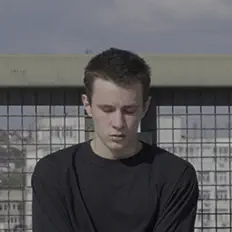 收听 зеркала чувств、观看音乐视频、阅读小传、查看巡演日期等 ！