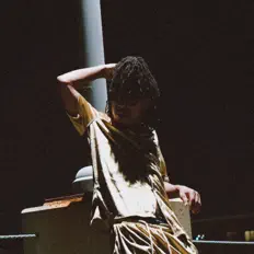 Dengarkan EmBeezY, tonton video musik, baca bio, lihat tanggal tur & lainnya!