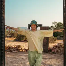 Bora Uzer을(를) 듣고, 뮤직 비디오를 보고, 약력을 읽고, 투어 일정 등을 확인하세요!