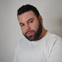 Ascolta undefined, guarda video musicali, leggi la biografia, vedi le date del tour & altro!