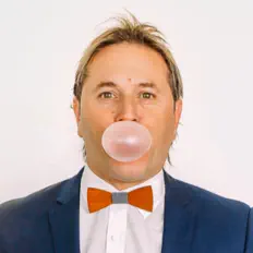 Hör dir Piero an, schau dir Musikvideos an, lies die Biografie, finde Tourdaten und mehr!
