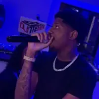 Ouve undefined, vê vídeos de música, lê a biografia, vê as datas da digressão e muito mais!