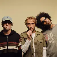 Dengarkan undefined, tonton video musik, baca bio, lihat tanggal tur & lainnya!