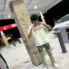 YnwCori을(를) 듣고, 뮤직 비디오를 보고, 약력을 읽고, 투어 일정 등을 확인하세요!