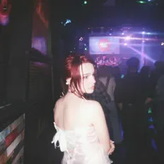 maxi dinle, müzik videolarını izle, biyografisini oku, tur tarihlerini ve daha fazlasını gör!