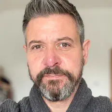 Escucha a David Kearns, mira videos musicales, lee su biografía, consulta las fechas de las gira y más.