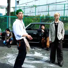 聆聽 Falling Asleep、觀看音樂影片、閱讀小傳、查看巡演日期等！