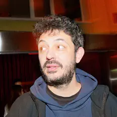 Mezar Turizmを聴いたり、ミュージックビデオを鑑賞したり、経歴やツアー日程などを確認したりしましょう！