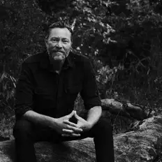 Poslechněte si interpreta Martyn Lenoble, sledujte hudební videa, přečtěte si životopis, podívejte se na data turné a další informace.
