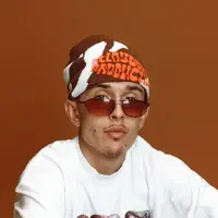 undefined सुनें, म्यूज़िक वीडियो देखें, बायो पढ़ें, दौरे की तारीखें और बहुत कुछ देखें!