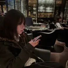 Escucha a Elle, mira videos musicales, lee su biografía, consulta las fechas de las gira y más.