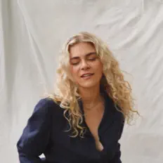 Victoria Victoriaを聴いたり、ミュージックビデオを鑑賞したり、経歴やツアー日程などを確認したりしましょう！