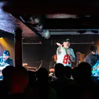 Poslechněte si interpreta undefined, sledujte hudební videa, přečtěte si životopis, podívejte se na data turné a další informace.