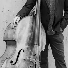 Posłuchaj wykonawcy Doug Walker, obejrzyj teledyski, przeczytaj biografię, zobacz daty tras koncertowych i nie tylko!