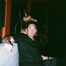 Joshua Ding सुनें, म्यूज़िक वीडियो देखें, बायो पढ़ें, दौरे की तारीखें और बहुत कुछ देखें!