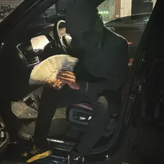 Dengarkan Pop Kreep, tonton video musik, baca bio, lihat tanggal tur & lainnya!