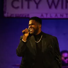 Escucha a Chinua Hawk, mira vídeos musicales, lee la biografía, consulta fechas de giras y mucho más.