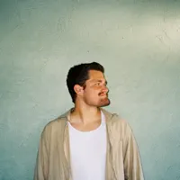 Hör dir undefined an, schau dir Musikvideos an, lies die Biografie, finde Tourdaten und mehr!