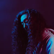 Ujuu을(를) 듣고, 뮤직 비디오를 보고, 약력을 읽고, 투어 일정 등을 확인하세요!