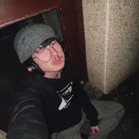 Poslechněte si interpreta undefined, sledujte hudební videa, přečtěte si životopis, podívejte se na data turné a další informace.