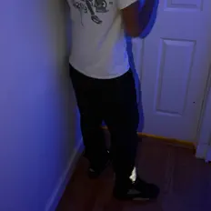 聆聽 Lul Emán、觀看音樂影片、閱讀小傳、查看巡演日期等！