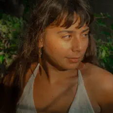 聆聽 Sofia Ez、觀看音樂影片、閱讀小傳、查看巡演日期等！