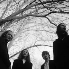 Poslechněte si interpreta Sueños, sledujte hudební videa, přečtěte si životopis, podívejte se na data turné a další informace.