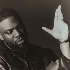 Escucha a Dinos, mira vídeos musicales, lee la biografía, consulta fechas de giras y mucho más.