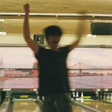 聆聽 Never Better、觀看音樂影片、閱讀小傳、查看巡演日期等！