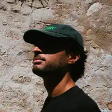 收听 Jailo、观看音乐视频、阅读小传、查看巡演日期等 ！