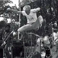 Poslechněte si interpreta Neon Christ, sledujte hudební videa, přečtěte si životopis, podívejte se na data turné a další informace.