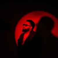 undefinedを聴いたり、ミュージックビデオを鑑賞したり、経歴やツアー日程などを確認したりしましょう！