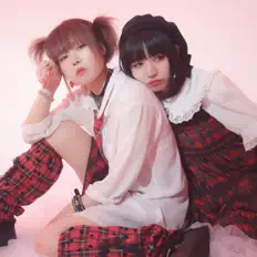 Luister naar KirschBonBon, bekijk muziekvideo's, lees de bio, bekijk de tourdata, en meer!