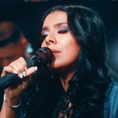 Listen to Duda Santos Oficial, watch music videos, read bio, see tour dates & more!