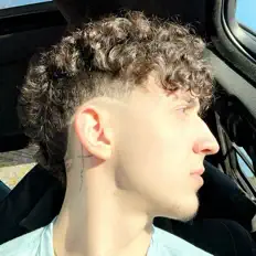 Gabriel Quickを聴いたり、ミュージックビデオを鑑賞したり、経歴やツアー日程などを確認したりしましょう！