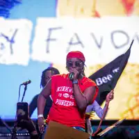 Écoutez undefined, regardez des vidéoclips, lisez la biographie, consultez les dates de tournée et plus encore !