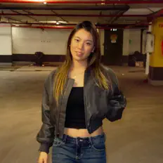 聆聽 Janet Tung、觀看音樂影片、閱讀小傳、查看巡演日期等！
