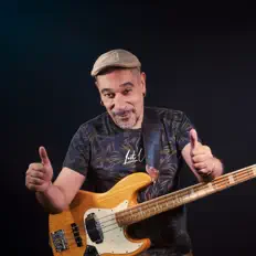 Ouve Chyco Siméon, vê vídeos de música, lê a biografia, vê as datas da digressão e muito mais!