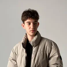 Hör dir husikk an, schau dir Musikvideos an, lies die Biografie, finde Tourdaten und mehr!