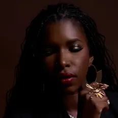 收听 Jackie、观看音乐视频、阅读小传、查看巡演日期等 ！