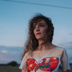 Lainey Strangeを聴いたり、ミュージックビデオを鑑賞したり、経歴やツアー日程などを確認したりしましょう！
