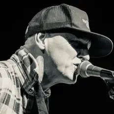 Dengarkan Darren Roy Clarke, tonton video musik, baca bio, lihat tanggal tur & lainnya!
