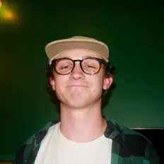 Hör dir Eli Huskey an, schau dir Musikvideos an, lies die Biografie, finde Tourdaten und mehr!