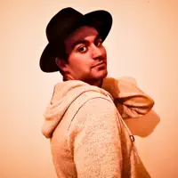 Escucha a undefined, mira videos musicales, lee su biografía, consulta las fechas de las gira y más.