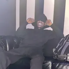 Ouve 4DaCheck, vê vídeos de música, lê a biografia, vê as datas da digressão e muito mais!