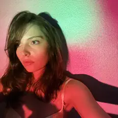 Flora Rose सुनें, म्यूज़िक वीडियो देखें, बायो पढ़ें, दौरे की तारीखें और बहुत कुछ देखें!