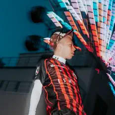 收听 Juu、观看音乐视频、阅读小传、查看巡演日期等 ！