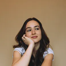 聆聽 Kaitlyn Danos、觀看音樂影片、閱讀小傳、查看巡演日期等！