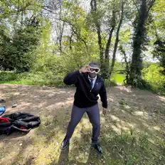 Poslechněte si interpreta MISTER GREEN, sledujte hudební videa, přečtěte si životopis, podívejte se na data turné a další informace.