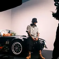 Poslechněte si interpreta undefined, sledujte hudební videa, přečtěte si životopis, podívejte se na data turné a další informace.